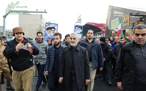 عکس/ حضور فرزند رهبر انقلاب در مراسم 22 بهمن
