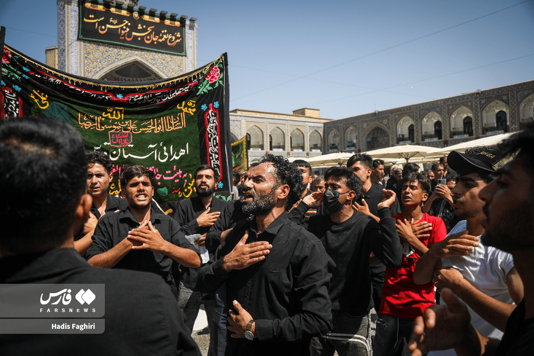 تصاویر| عزاداری سالروز شهادت امام رضا(ع) در حرم رضوی تصاویر| عزاداری سالروز شهادت امام رضا(ع) در حرم رضوی