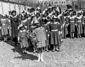 درآمد چندصد میلیاردی شبکه سه از تبلیغ نوشابه در برنامه زنده 