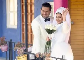 عکس/ تصویر یادگاری منوچهر هادی با دختران زیبای خیریه