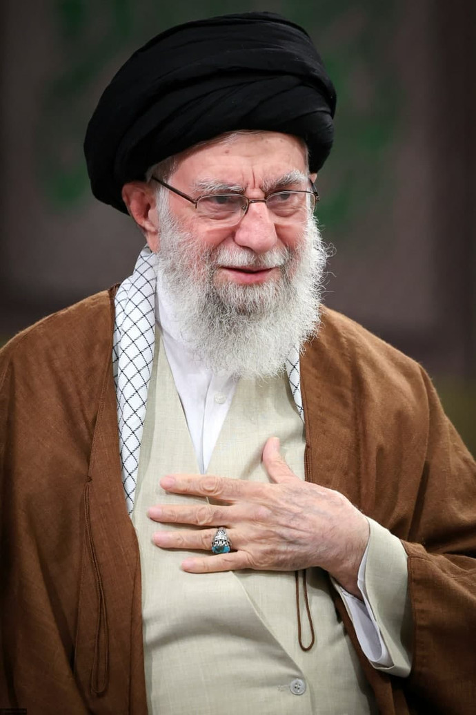 ویدئو l نخستین تصاویر از آماده سازی مصلی تهران برای تشییع پیکر رهبر شهید