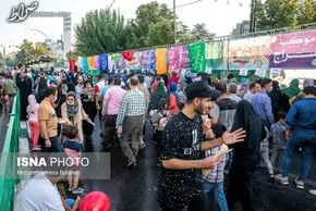 فیلم| خواننده لس‌آنجلسی در میدان امام حسین روی استیج رفت