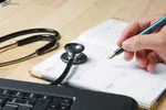 واریز ویزیت به شماره کارت پزشکان تخلف نیست؟