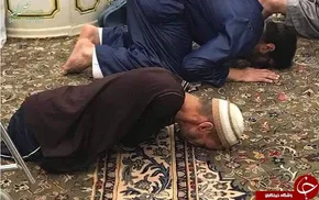 فیلم / بوکسور مشهور آمریکایی در حال اقامه نماز