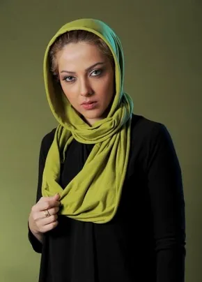 عکس/فوتبالی‌ها درآغوش نیکی کریمی!