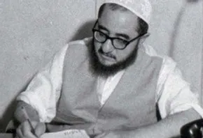 عکس دیده‌نشده از خلخالی در حال تخریب مقبره رضاشاه