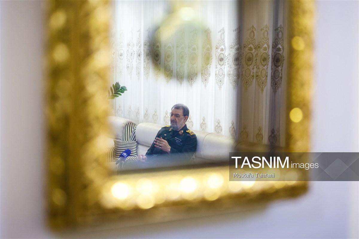 تصاویر| حضور دبیر شورای عالی امنیت ملی در منزل شهید لاریجانی تصاویر| حضور دبیر شورای عالی امنیت ملی در منزل شهید لاریجانی