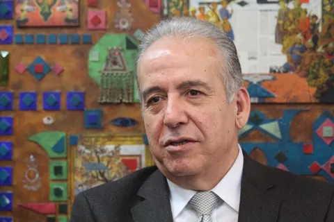 دولت با اقداماتش، کشور را برای دلار ۳۰۰ هزار تومانی آماده می‌کند