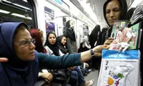 تصاویر/ بازار داغ دستفروش‌ها در آستانه سال نو