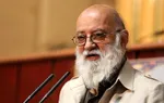 پست‌های مدیریتی در سطوح بالا بین برخی دوستان مانند غنائم جنگی تقسیم شده است