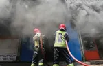 مصدومیت ۳ آتش‌نشان در حریق اداره پست لشکر