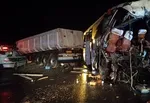 تصادف مرگبار اتوبوس مسافربری در جاده قم-کاشان / مرگ ۸ مسافر در بامداد خونین + فیلم