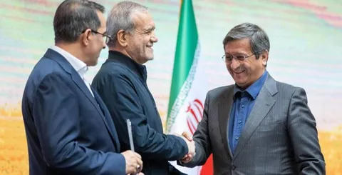همتی گل کاشت؛ پزشکیان بابت افزایش ارزش پول ملی آمریکا از او تشکر کرد