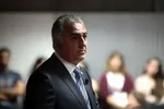 رضا پهلوی اندازه گاو مهربان نمی‌فهمه + فیلم