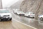 بارش برف در آذربایجان غربی و زنجان/ترافیک در جاده هراز