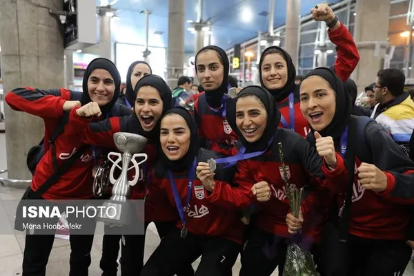 بازگشت دختران فوتسالیست ایران به کشور