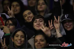 دختری که در ورزشگاه آزادی دربی ۸۶ را از نزدیک دید + عکس