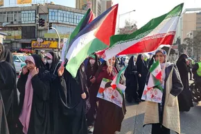 عکس/فروش ساپورت در حاشیه راهپیمایی