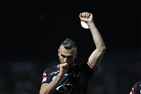 عکس| مقایسه سردار دورسون ستاره جدید پرسپولیس با جود بلینگام!