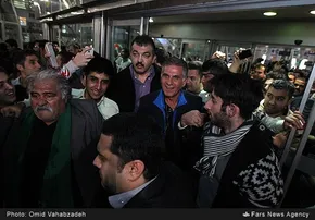 تصاویر/عکاسی بازیگر زن در نشست‌خبری