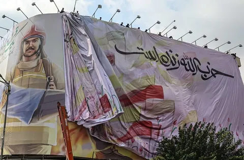 تصاویر| رونمایی از دیوار نگاره جدید میدان انقلاب اسلامی
