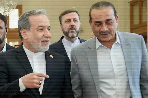عاصم منیر دست به کار شد؛ رایزنی با عراقچی برای کاهش تنش‌ها