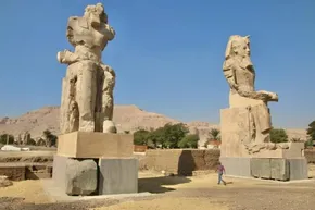 فیلم| رونمایی از تندیس شهید آیت‌الله رئیسی در اردبیل