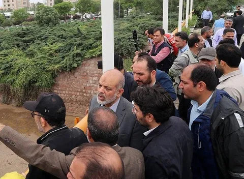 فیلم/ وزیر کشور در پی سیل مشهد: این سه نفری که فوت کرده‌اند، کفن و دفنشان مجانی انجام شود