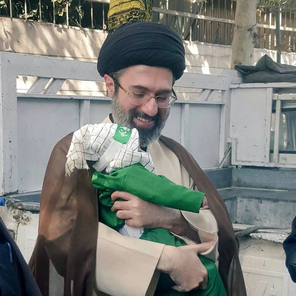 تصویر کمتر دیده‌شده از رهبر جدید انقلاب + عکس