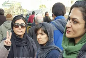 عکس/ داربست‌های اطراف دانشگاه تهران فروریخت