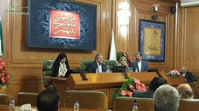 عکس/  تبلت با برچسب دانشگاه آزاد در دست محسن هاشمی