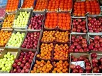 قیمت گوجه فرنگی به ۶ هزارتومان رسید/جزئیات قیمت میوه‌های پائیزی
