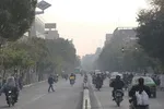 عکس/ حال و روز مدرسه‌ای در اهواز در هوای غبارآلود