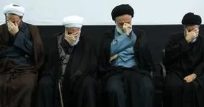 تصاویر| حضور فرزندان رهبر شهید در مراسم چهلم در حرم رضوی