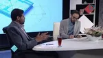 محمدرضا حیاتی اخبار طنز اجرا می‌کند