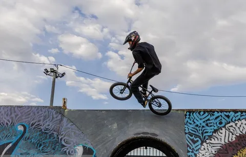 تصاویر| ورزش‌های خیابانی؛ دوچرخه سواری BMX در جنوب تهران