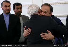 عکس/ شمشیری که به بلاتر اهدا شد!