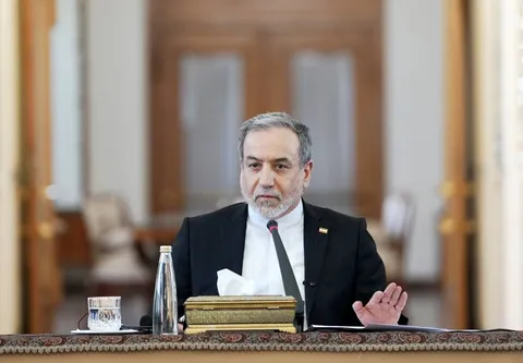 گفت‌وگوی تلفنی عراقچی با وزیر خارجه عربستان سعودی
