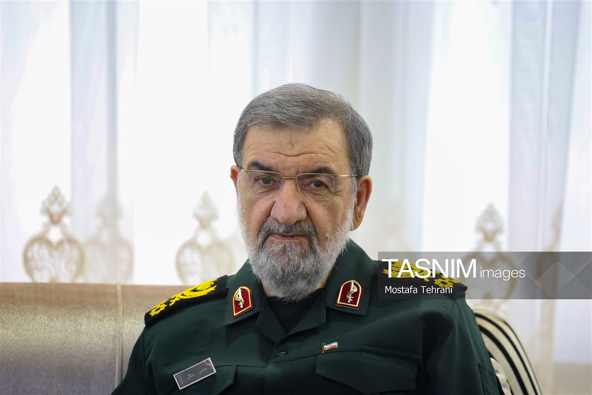 تصاویر| حضور دبیر شورای عالی امنیت ملی در منزل شهید لاریجانی تصاویر| حضور دبیر شورای عالی امنیت ملی در منزل شهید لاریجانی