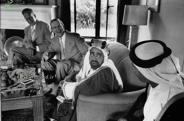 سلمان بن حمد آل خلیفه امیر وقت بحرین در ملاقات با چارلز بلگریو؛ او 30 سال در بحرین ماموریت داشت. نفوذ بلگریو در میان آل خلیفه تاجایی بود که برخی مورخان او را حاکم واقعی قطر می دانند.
