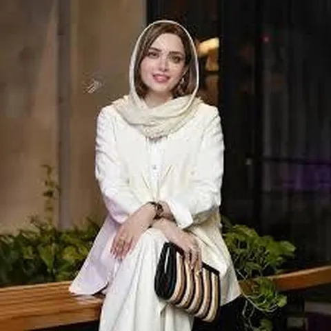 عکس| درخشش بهنوش طباطبایی در پشت صحنه نمایش الیور توئیست با تیپ و استایل ویکتوریایی