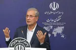 حضور ابراهیم حاتمی‌کیا و فرزاد حسنی در مراسم تشییع خبرنگاران