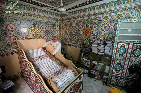 سعد محمد بزرگترین نسخه قرآن دست نویس در جهان را که حدود 700 متر طول دارد نوشته است - شمال قاهره، مصر
