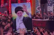 فیلم| دیده شدن رهبرشهید انقلاب در میان عزاداران عراقی