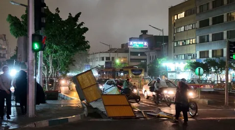 تاکنون ۱۱ حادثه طوفانی به اورژانس تهران اعلام شده است