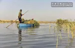 فیلم/ تردد اهالی روستای سیل‌زده «دور» در استان سیستان و بلوچستان با قایق