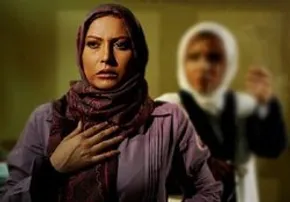 فیلم | گیر افتادن مهدی یغمایی خواننده در آسانسور!
