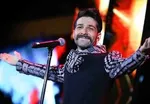 در خدمت و خیانت سلبریتی‌های دست به قلم