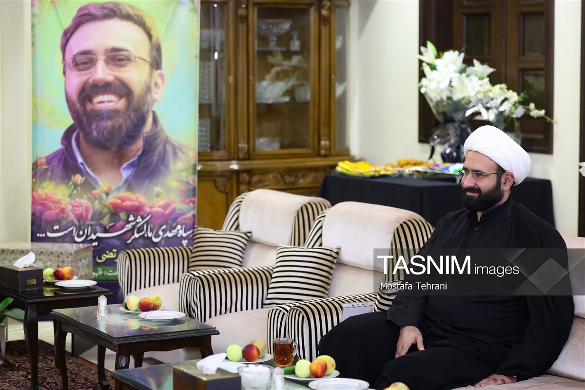 تصاویر| حضور دبیر شورای عالی امنیت ملی در منزل شهید لاریجانی تصاویر| حضور دبیر شورای عالی امنیت ملی در منزل شهید لاریجانی
