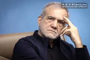 فیلم/ مادر شهیدی که هر روز تابلو شهیدش را در خیابان تمیز می‌کند